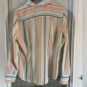 Beautiful Rachel Zoe blouse that is fitted silk in excellent condition.